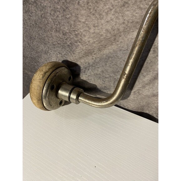 Vintage Bit Brace Hand Drill - Universal Jaws - Ratcheting Woodworking Tool - Picture 7 of 12